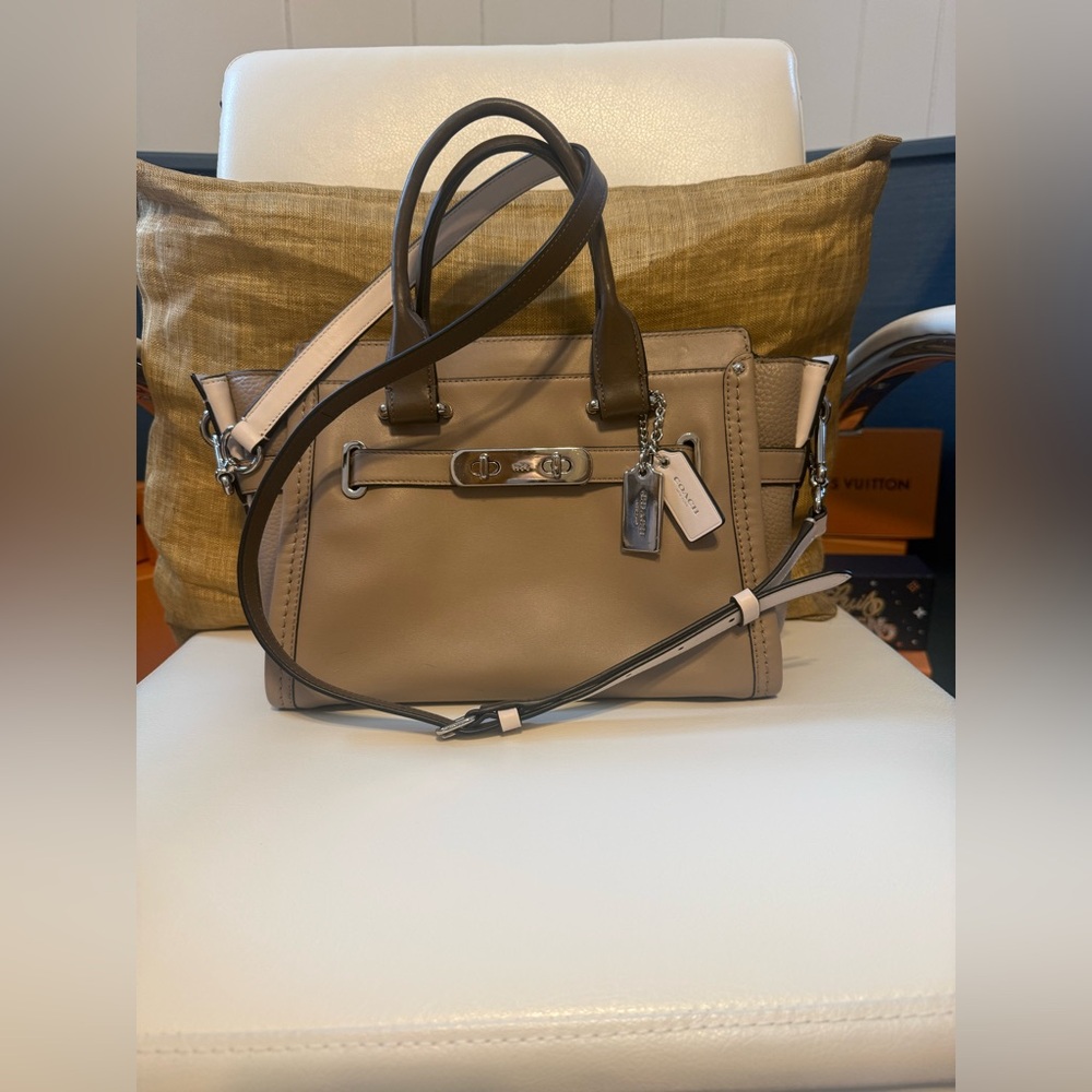 Coach Swagger 27 Satchel / Crossbody - Picture 3 of 13